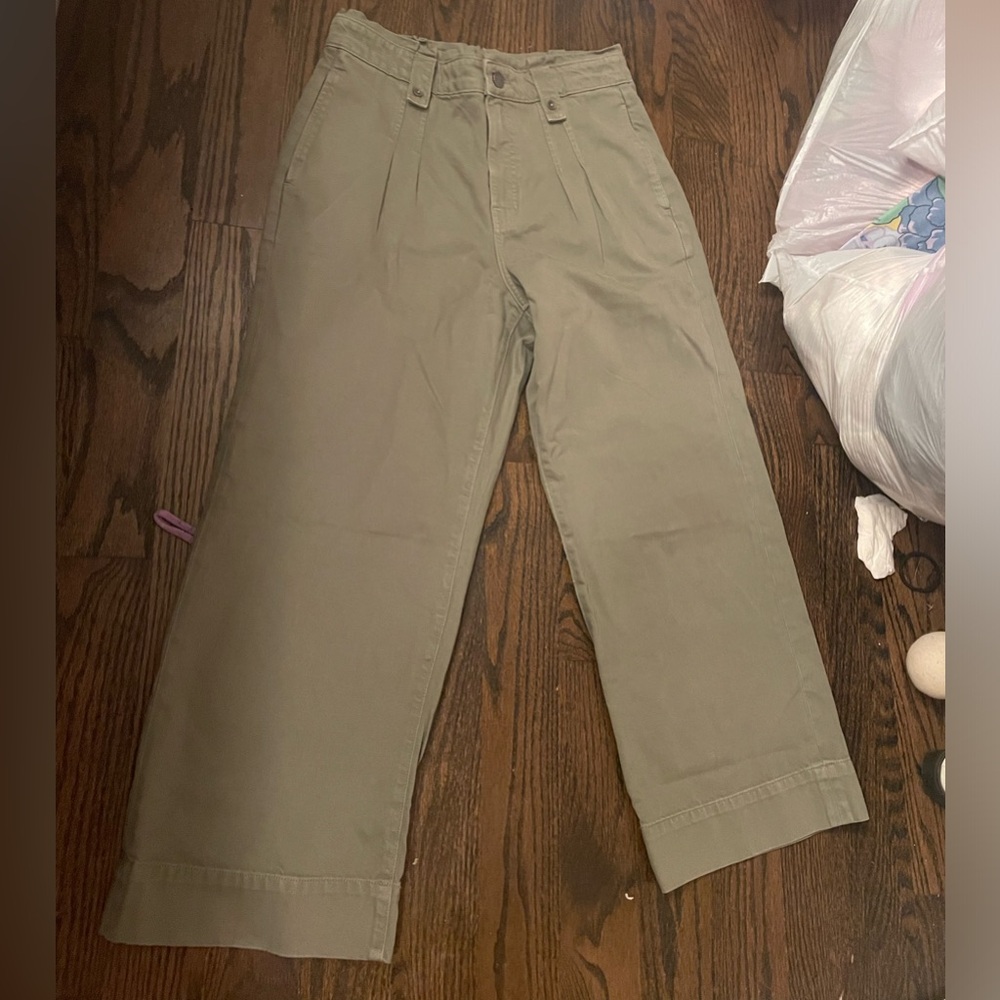 Size 10 Up West green 3/4th pants. Super cute!
